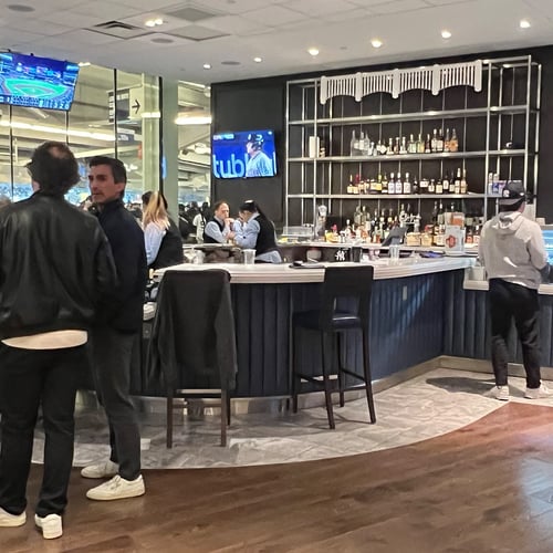 yankee-stadium-legends-suite-club-bar